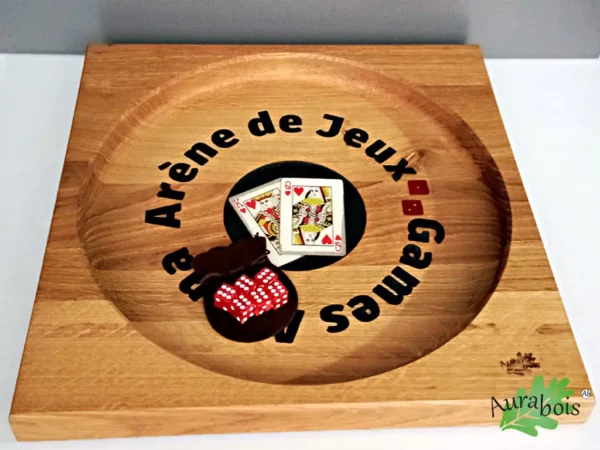 Piste de jeu pour dés et carte en bois massif de chêne avec motif personnalisable.